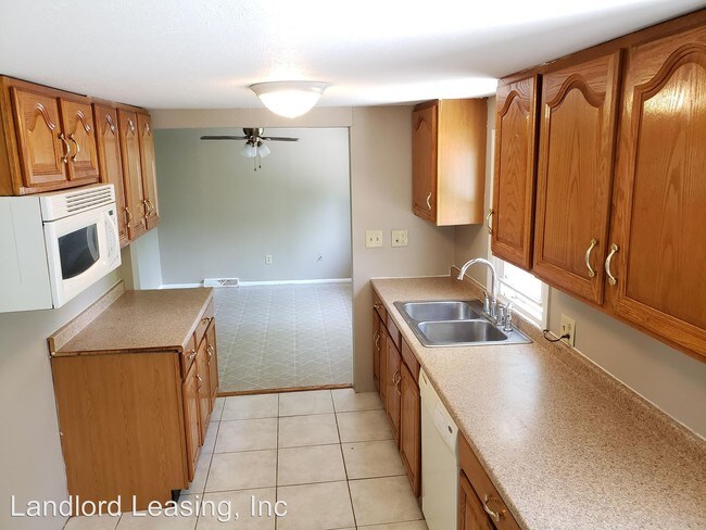 Building Photo - 2 br, 1 bath House - 351 Woodridge Road