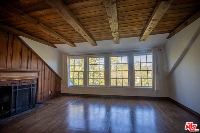 Foto del edificio - 12056 Laurel Terrace Dr