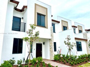 Building Photo - 20679 NE 7th Pl