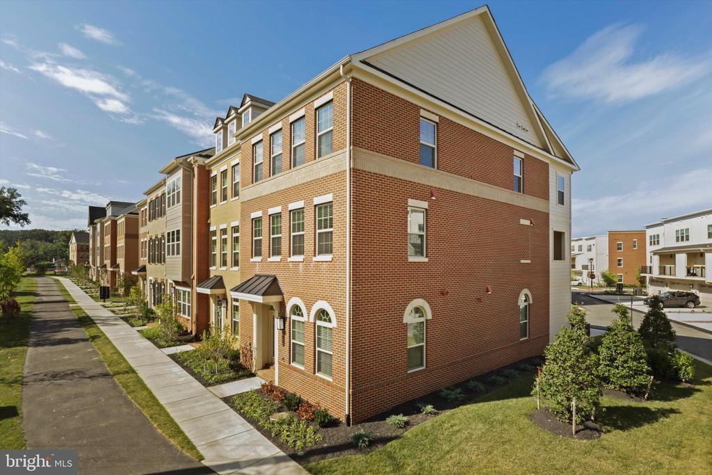 Primary Photo - 3704 McLean Ave