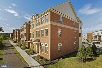 Building Photo - 3704 McLean Ave