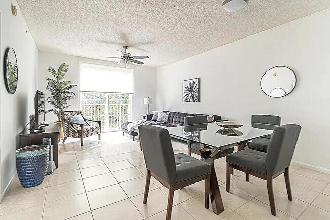 Building Photo - 630 S Sapodilla Ave