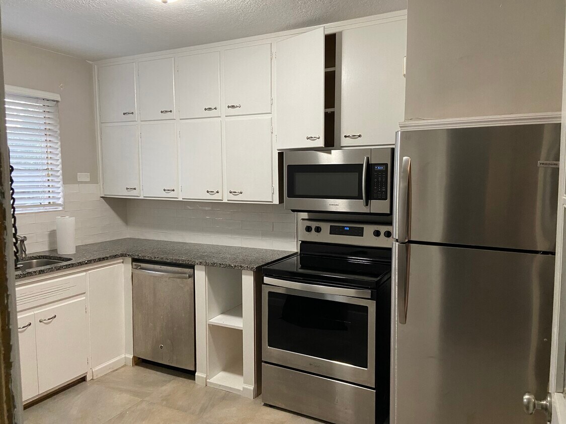 2821 Saint Johns Ave Unit 4, Jacksonville, FL 32205 Apartments in Jacksonville, FL