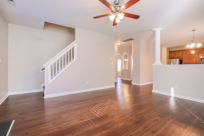 Foto del edificio - 4049 Laurel Glen Dr