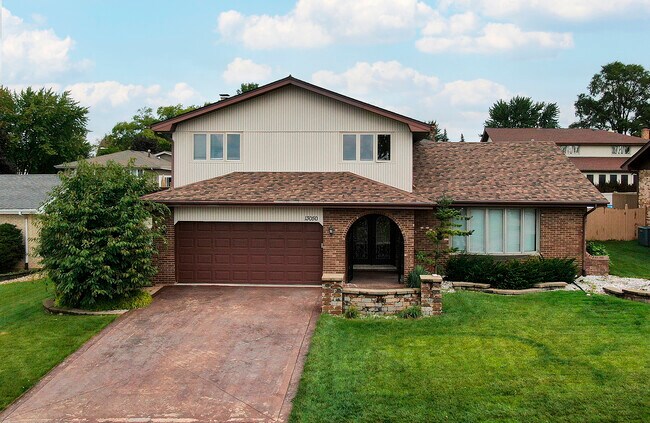 Building Photo - 13050 Meadowview Ln