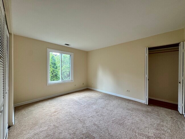 Foto del edificio - 7510 Farmingdale Dr