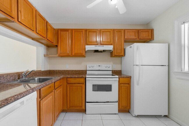 Foto del edificio - 6736 Palmetto Cir S