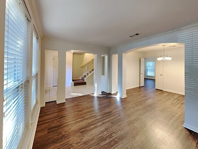 Building Photo - 31442 Camden Village Dr