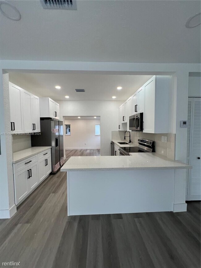 Building Photo - 3 br, 2.5 bath House - 5511 NW 1st Ave # 5511