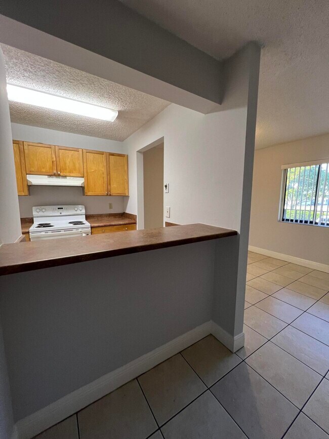Building Photo - 814 Meadows Cir