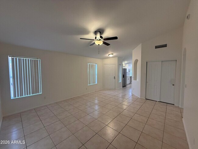 Foto del edificio - 1191 W Lark Dr