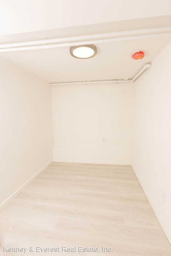 Building Photo - 1 br, 1 bath House - 695A 2nd Avenue