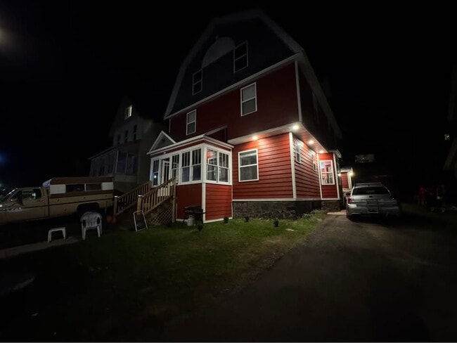 Building Photo - 911 College Ave