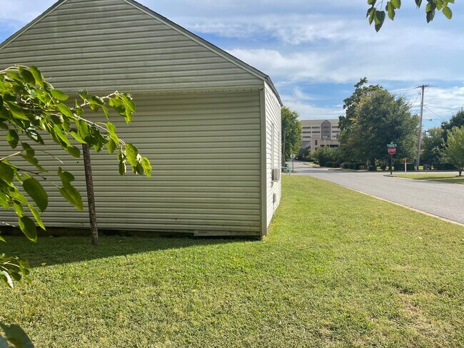 Foto del edificio - 1 Bedroom / 1 Bathroom in Downtown Springdale - All Utilities Included!