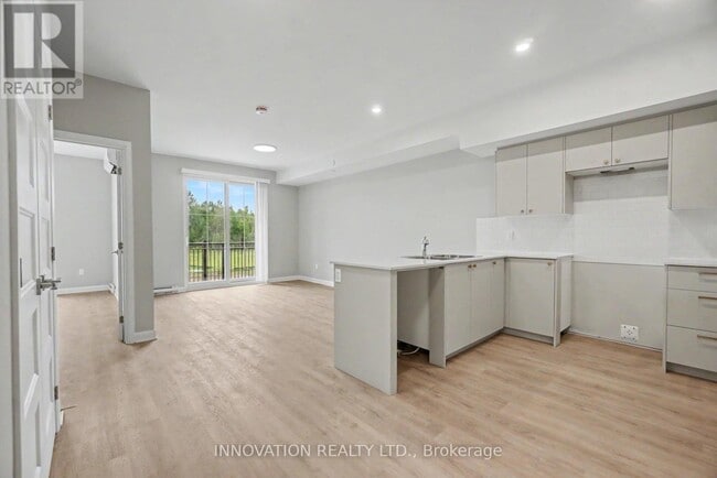 Building Photo - 1 BEDROOM - 100 PINEHILL ROAD
