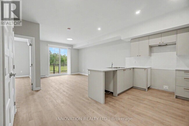 Building Photo - 1 BEDROOM + DEN - 100 PINEHILL ROAD