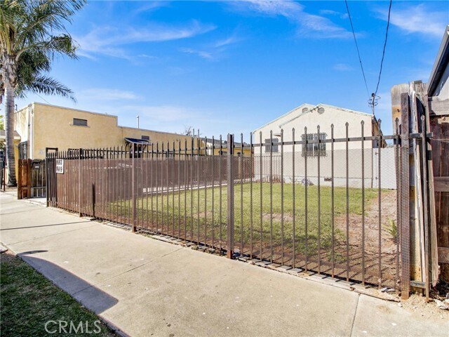 Foto del edificio - 1667 E 111th St