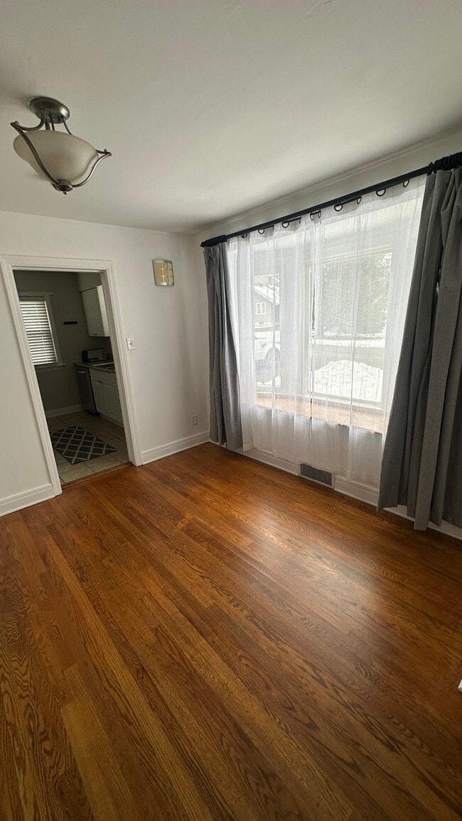 Building Photo - 19 Elmhurst Ave