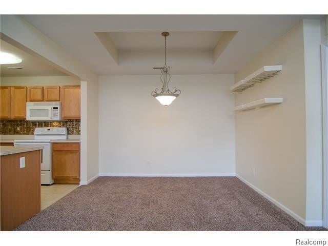 Building Photo - 11694 Farmington Rd