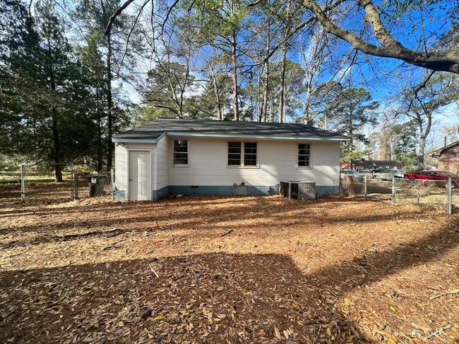 Building Photo - 3 bedroom home located off Neuse Blvd