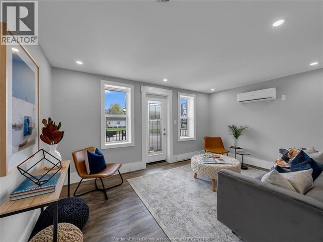 Building Photo - 1766 University Ave W