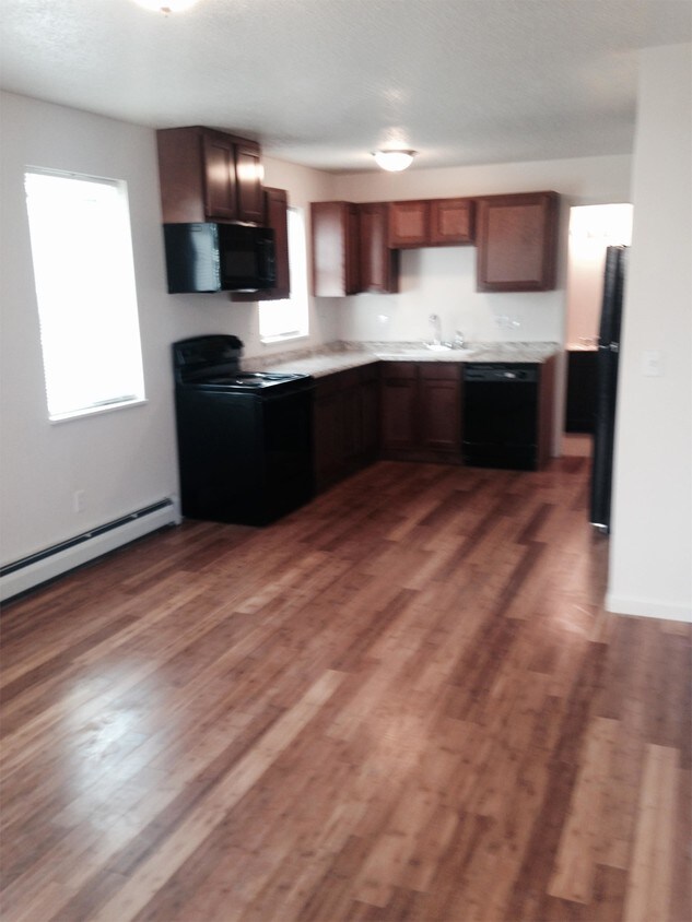 Primary Photo - 233 Gilman Ave