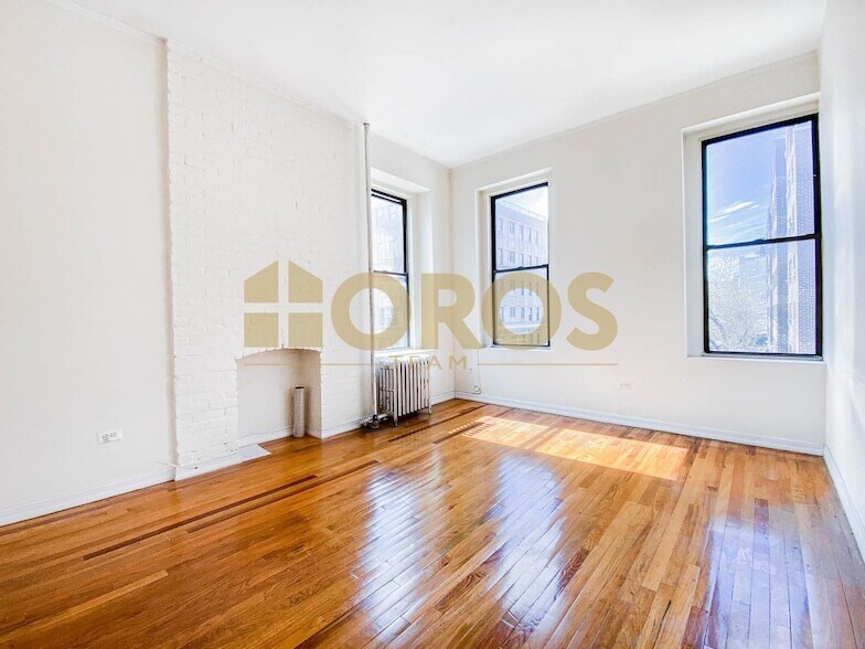 Foto principal - 273 E 3rd St