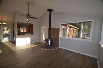 Building Photo - 230 Pine Dr