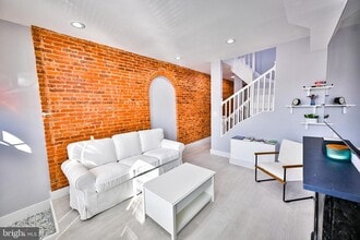 Building Photo - 1015 Riverside Ave