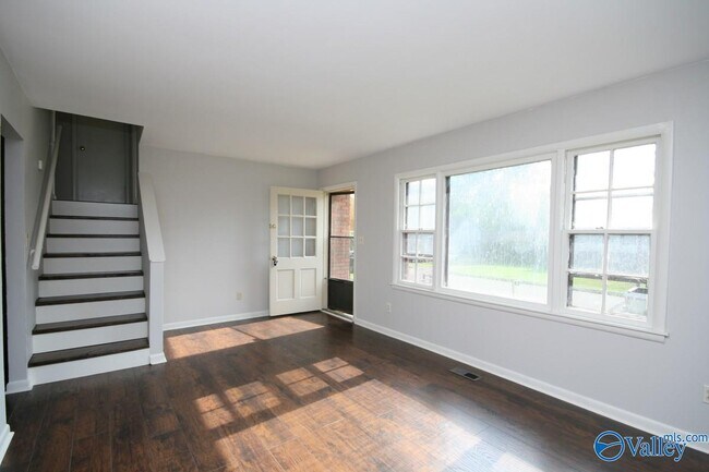 Building Photo - 2613 Thornhill Rd NW