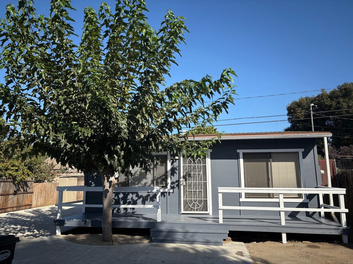 Foto principal - 129-129 McKee St