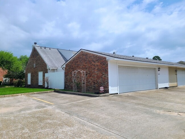Side view of end unit and detached garage - 12439 Coursey Blvd