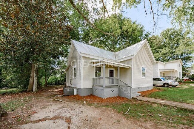 Building Photo - 16 Curran Ave