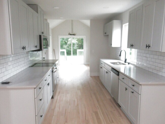 Building Photo - Renovated & Ready in Downtown Maiden