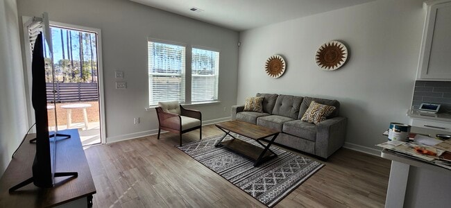 Building Photo - 825 Descartes St