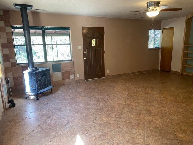 Building Photo - 2 Bedroom, 1 Bathroom Home in Sandia Park, NM
