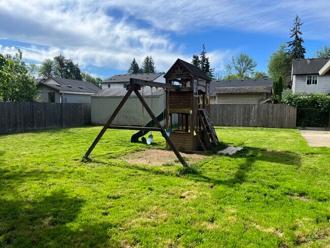 Building Photo - 1019 SW 27th Ct