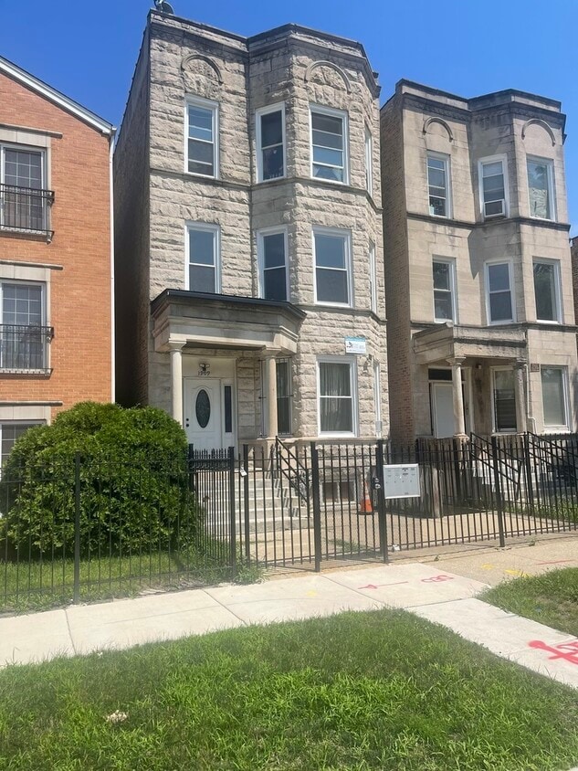 Building Photo - 1909 S Spaulding Ave