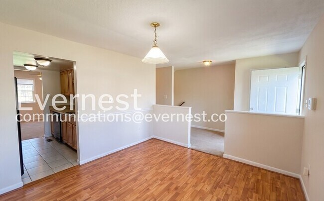 Foto del edificio - 2325 McClellan Ct