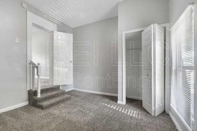 Foto del edificio - 3339 Taylor Blvd