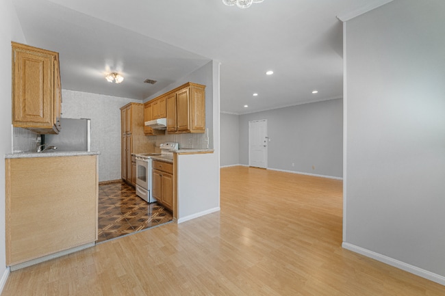 Foto del edificio - 5414 Newcastle Ave