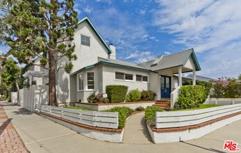 Building Photo - 11375 Montana Ave