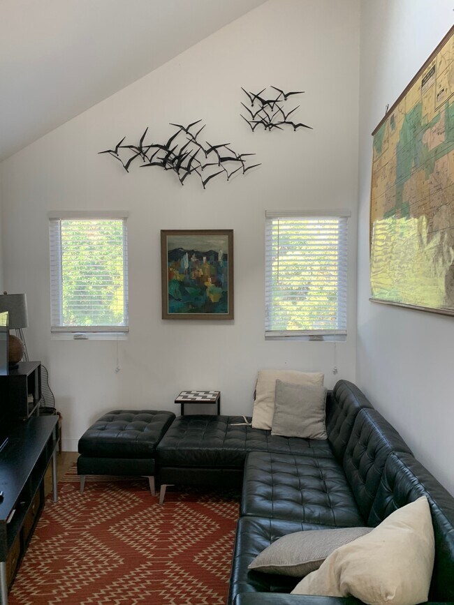 salón de arriba - 3310 1/2 S Durango Ave