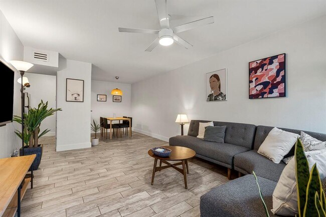 Building Photo - 2020 S Congress Ave