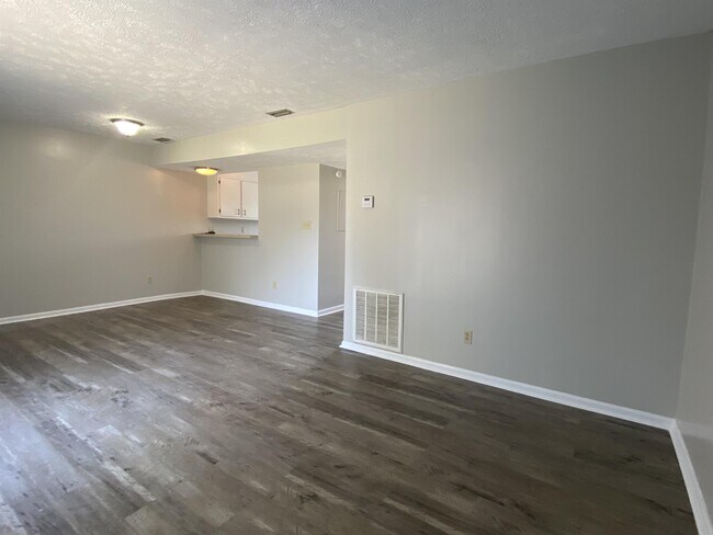 Building Photo - 424 Kirkcaldy Ct