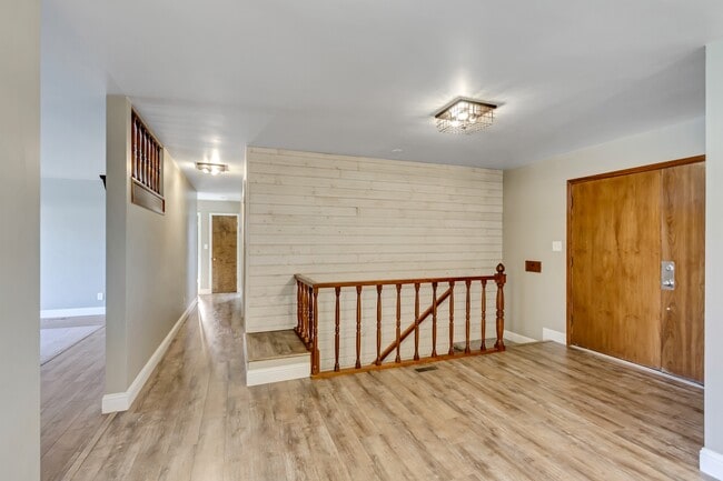 Building Photo - 450 N 500 E