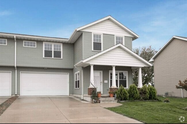 Building Photo - 17 Primrose Ct