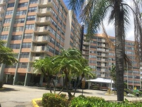 Building Photo - 1300 NE Miami Gardens Dr