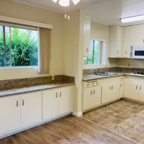 Building Photo - 4415 Ocean View Blvd