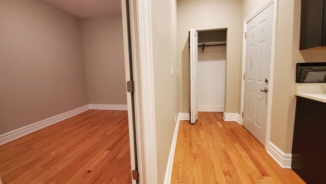 Foto del edificio - 2310 W Grand Ave